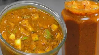 साबुत कच्चे आम को धोकर कपड़े से पोछ लें अथवा धूप में सुखा लें। तेरहवीं, आम के पानी वाला अचार