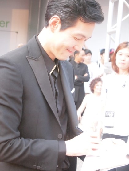 웃을 때 소년같이 웃는 이정재 .jpg | 인스티즈