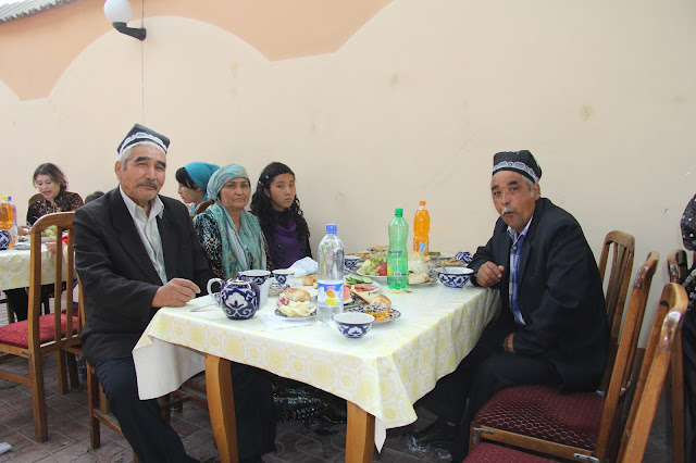 Ouzbékistan, Ferghana, rue Parta Zavod, chaïkhana Grand, © L. Gigout, 2012