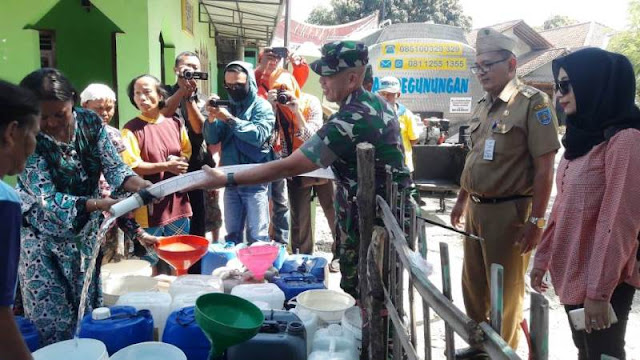 TNI Bantu Datangkan 35 Ribu Liter Air Bersih di Jatimulya Tegal