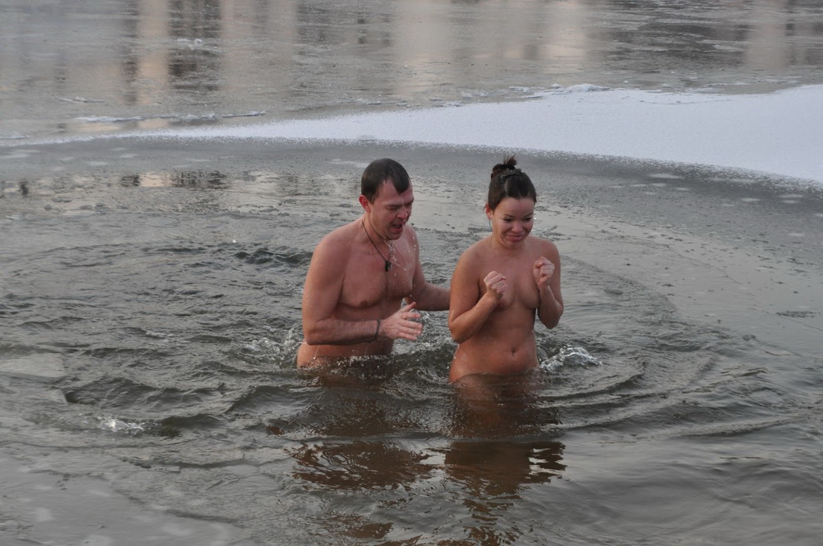 мужчина и женщина купание голых фото 84