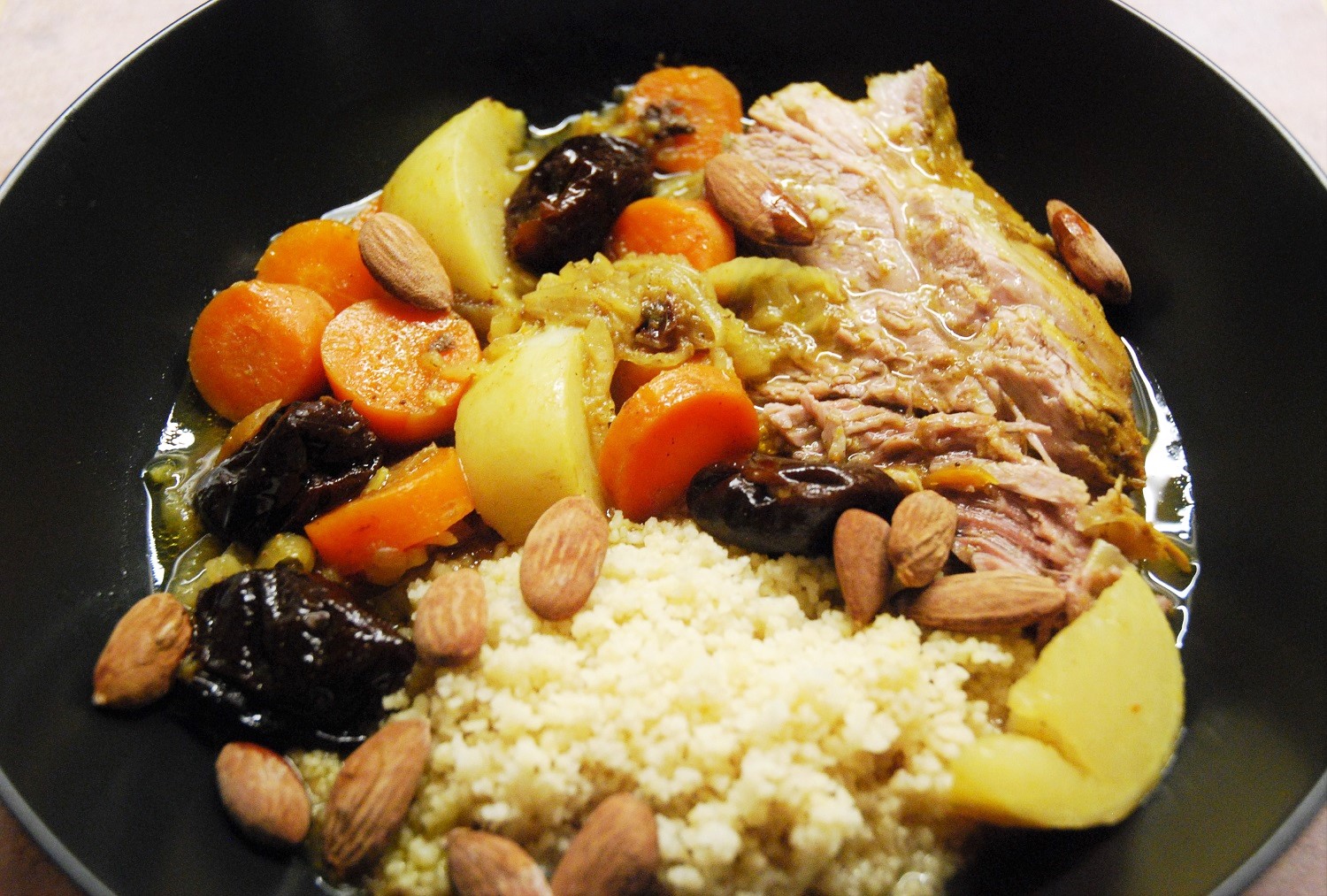 Tajine d'agneau aux carottes, navets et pruneaux