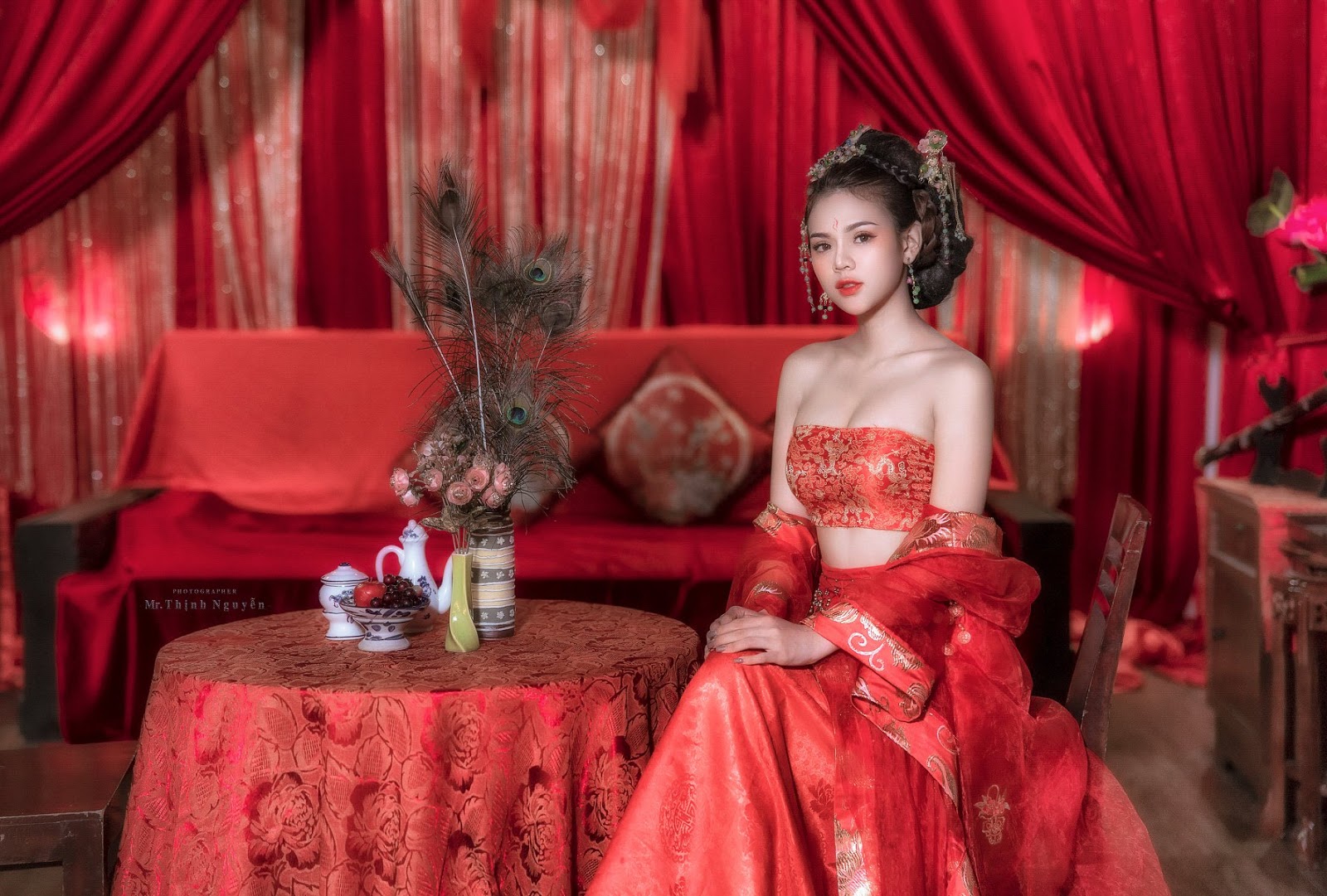 Vietnamese beautiful model - cosplay sexy concubines with historical costume - Pic 2