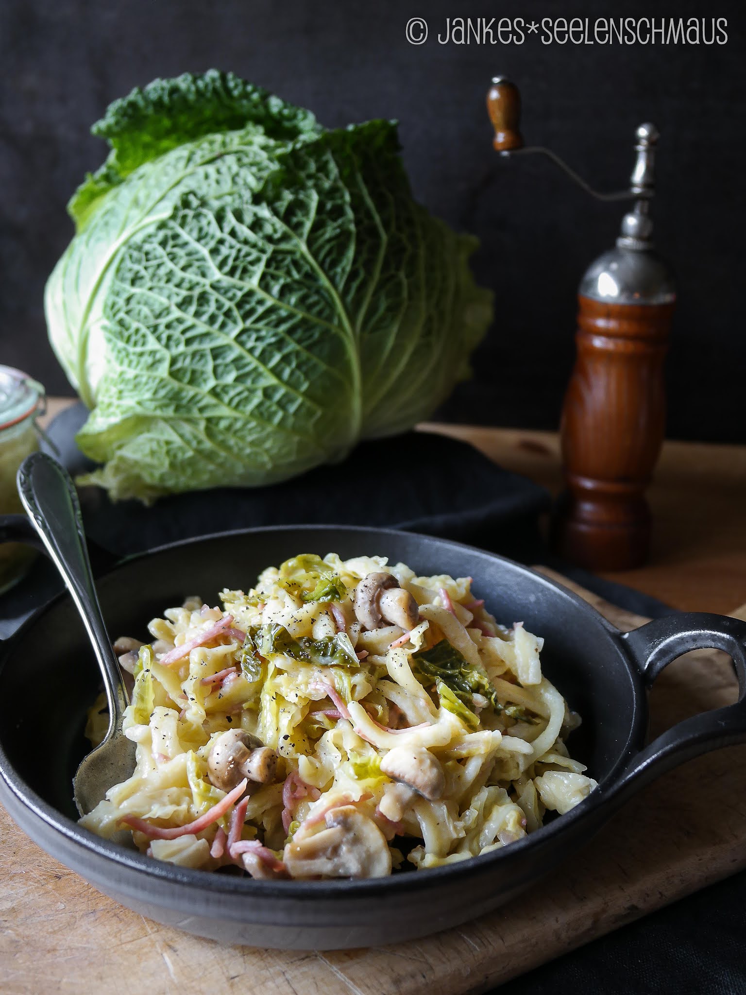 Spätzlepfanne mit Wirsing und Pilzen