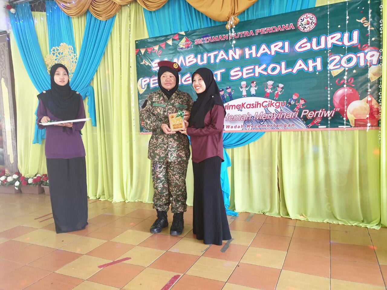 Puan Nur Lisa Idris Binti Abdullah / DA'ROYAL / Cik puan nur abdullah - Cik Puan Nur Lisa Idris Binti Abdullah