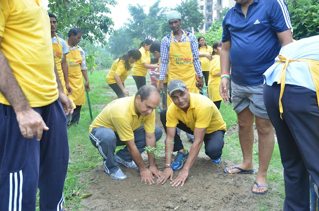 CLEAN UP ACTIVITY IN NOIDA TO CELEBRATE THE SPIRIT OF FREEDOM CLEAN UP ACTIVITY IN NOIDA TO CELEBRATE THE SPIRIT OF FREEDOM
