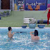 BBB21 Fiuk e Gil se beijam e pulam pelados na piscina