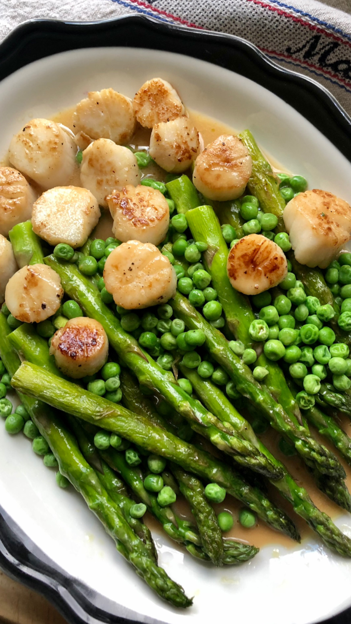 Quickie Seared Scallops & Asparagus in Vinegar Pan Sauce