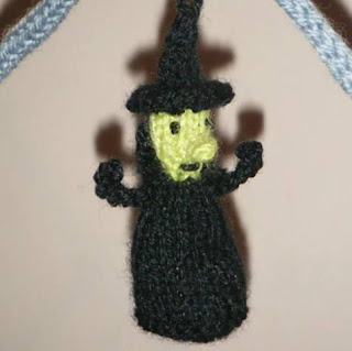 PATRON GRATIS BRUJA AMIGURUMI DE PUNTO 1530