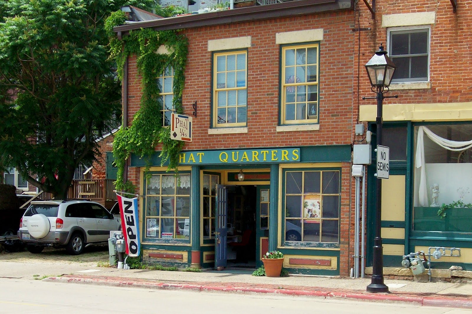 Quilt Talk Phat Quarter Shop & Other Fun Stuff in Galena, IL