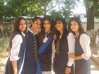 Cute Pakistani College Girls Picture Gellery