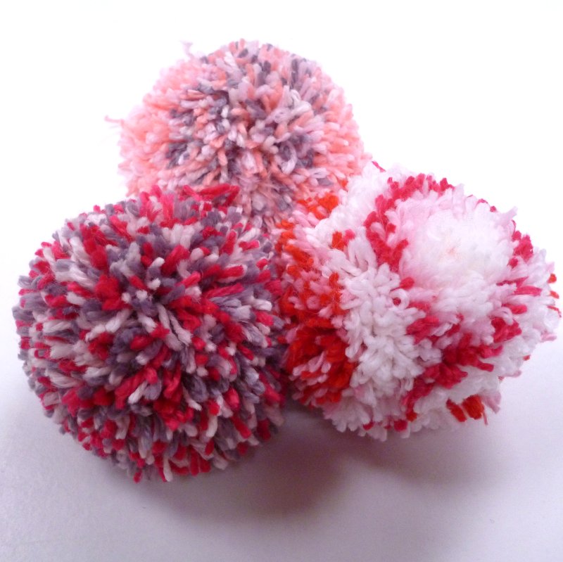 paperandstring pompoming