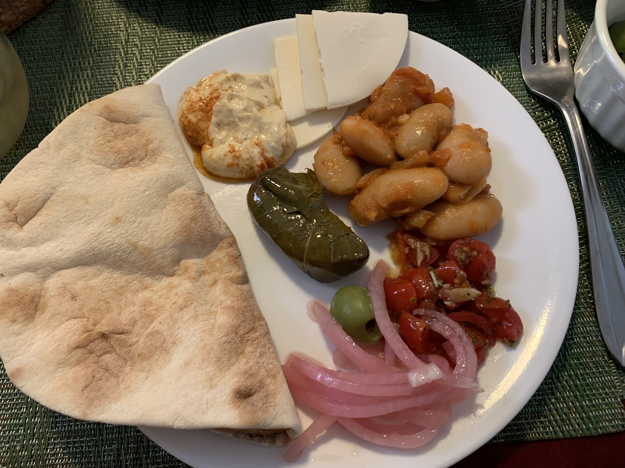 The Vegan Mouse: Gigantes Plaki and meze lunch.