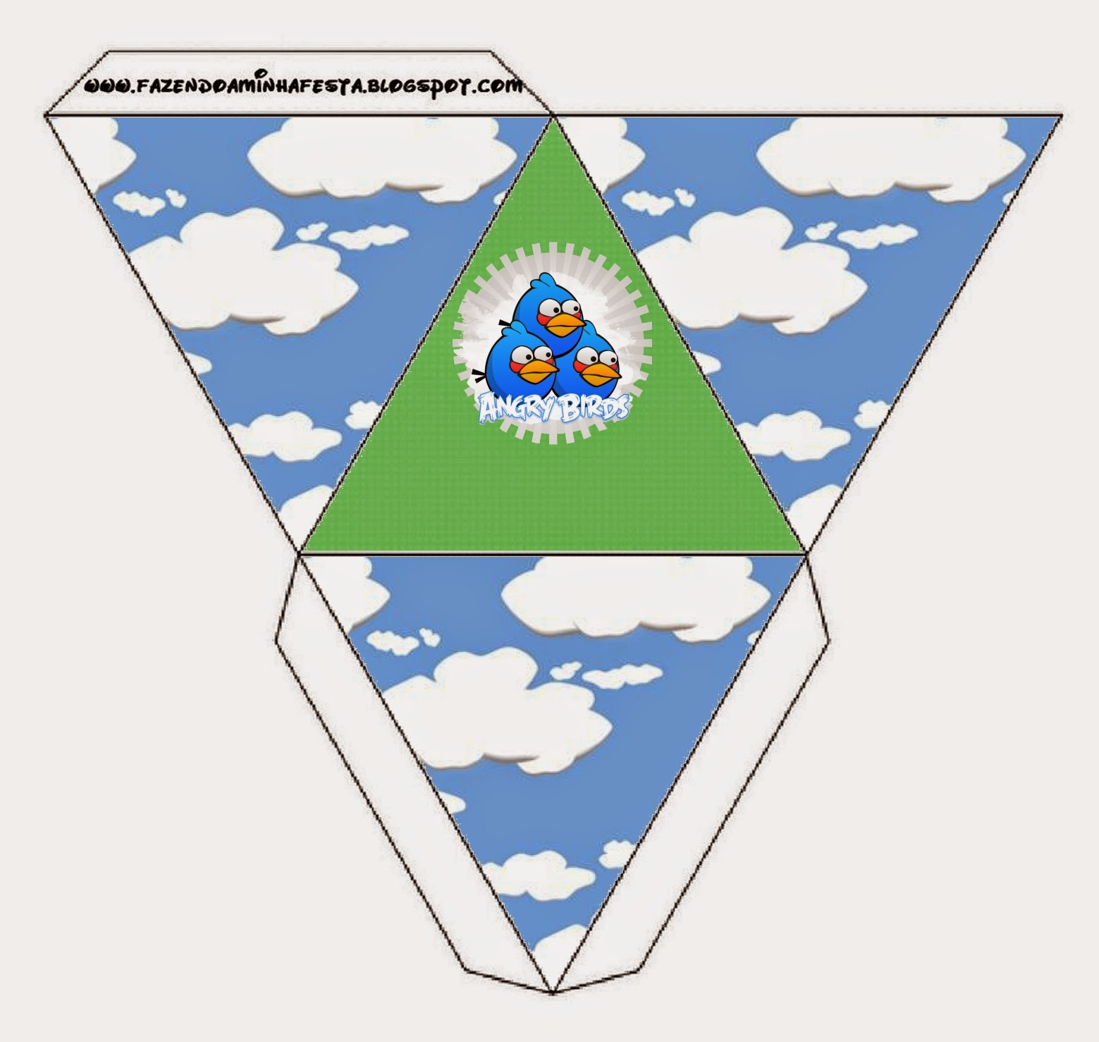 Caja con forma de pirámide de Angry Birds con Nubes.