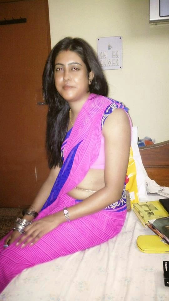 Dressing Below Navel Saree M