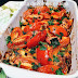 Pollo adobado al horno con tomates y hierbas frescas