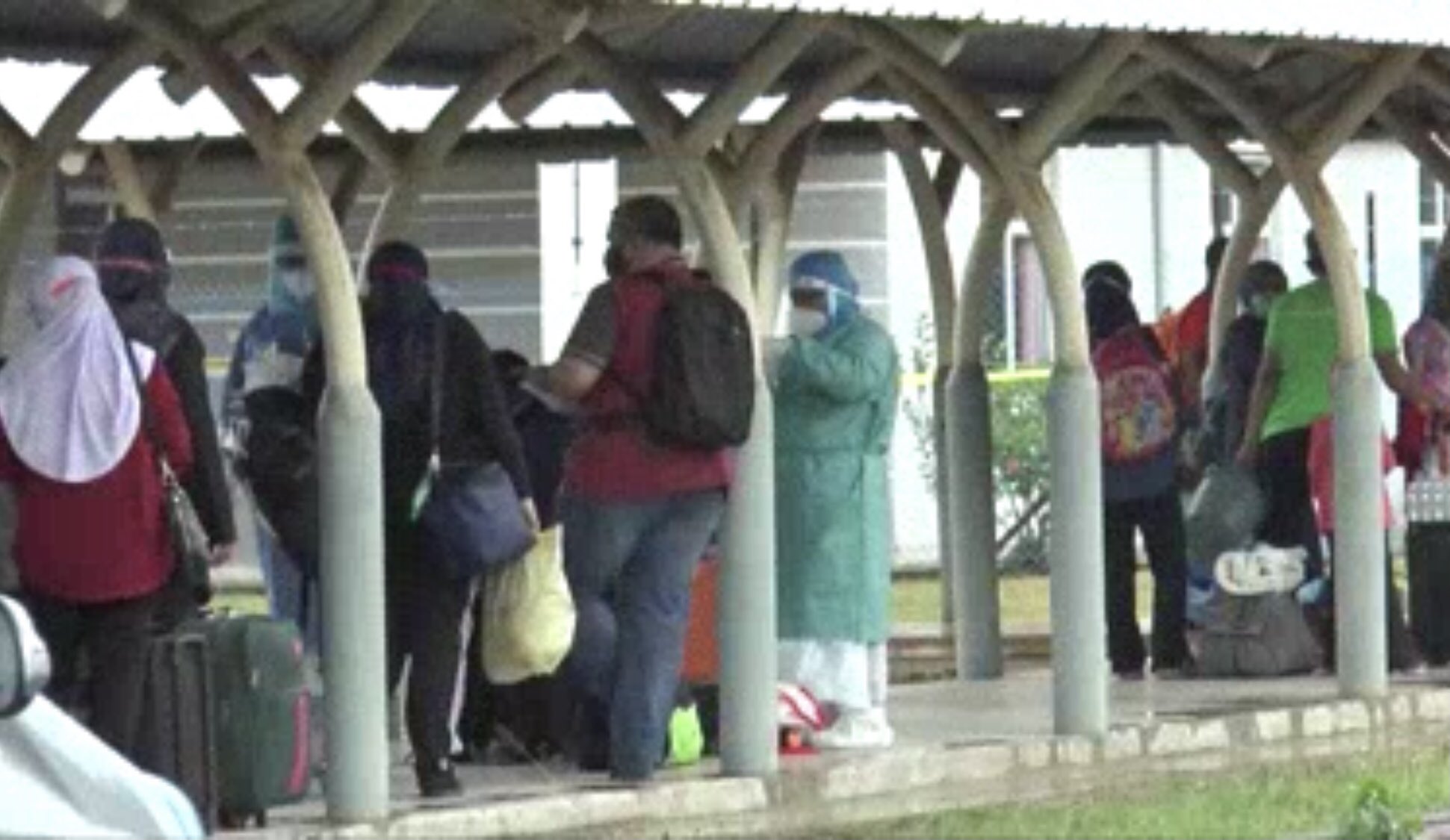 Lagi Guru Pasitif Covid19 Pelajar Tahun 1 2 Bersama Ibubapa Jalani Swab Test