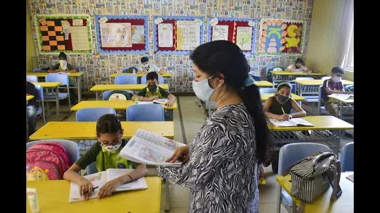 Delhi school reopen : दिल्ली के स्कूल फिर से खुलने से शिक्षक असमंजस में