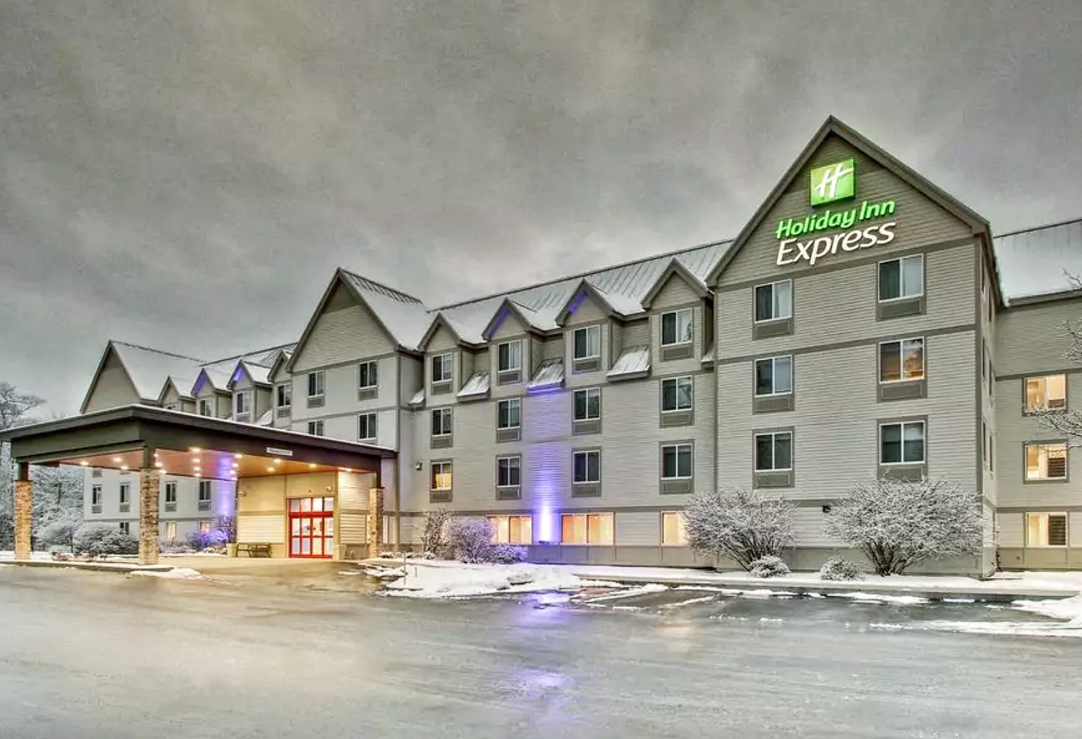 Holiday Inn Express & Suites Lincoln East Review