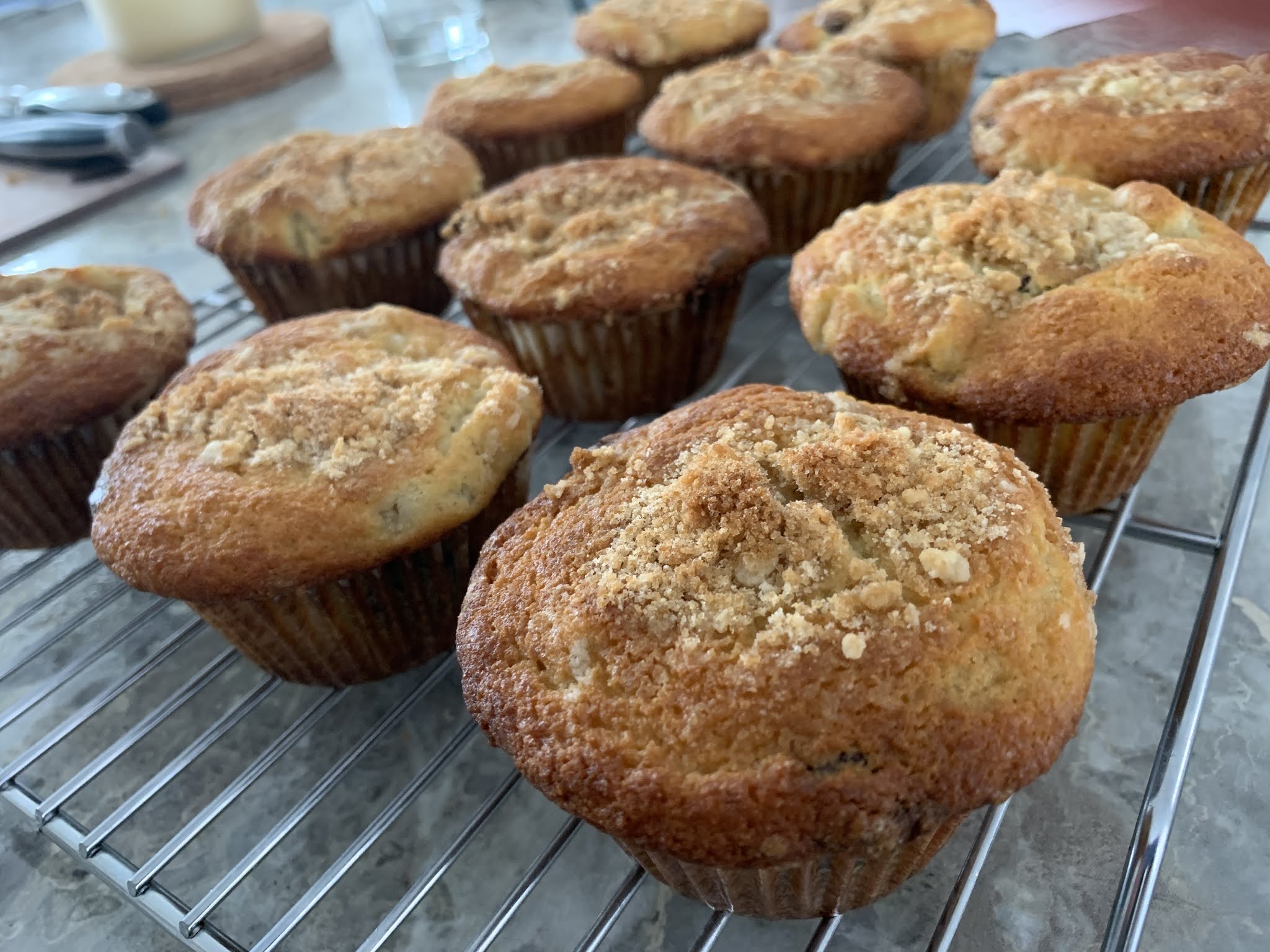 banana muffins with crumb topping banana muffins with crumb topping