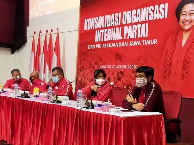 Hasto dan Risma Dikabarkan 'Berselisih' di Pilkada Surabaya Hasto dan Risma Dikabarkan 'Berselisih' di Pilkada Surabaya