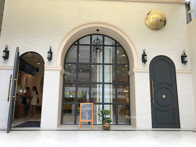 2019, August 走吧釜山哪裡玩:DODO LOUNGE 도도라운지 韓國釜山 田浦超浮誇輕奢風格 網美打卡咖啡店 - 第2張圖 2019, August 走吧釜山哪裡玩:DODO LOUNGE 도도라운지 韓國釜山 田浦超浮誇輕奢風格 網美打卡咖啡店