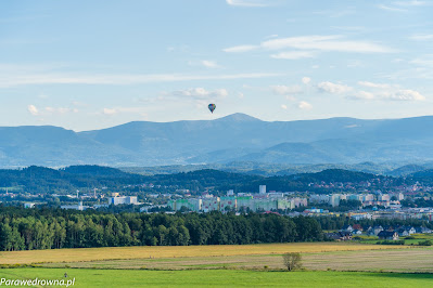 W drodze na Szybowcową, balon nad Śnieżką