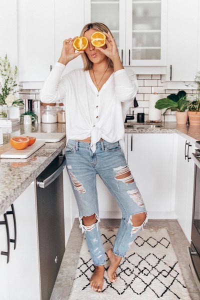 19 Stylish Fall Outfits to Copy in 2018 | Thermal Button Front Top + Light Wash Jeans