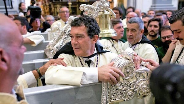 Antonio Banderas defiende la Semana Santa: "Es algo mucho más profundo" Antonio Banderas defiende la Semana Santa: "Es algo mucho más profundo"