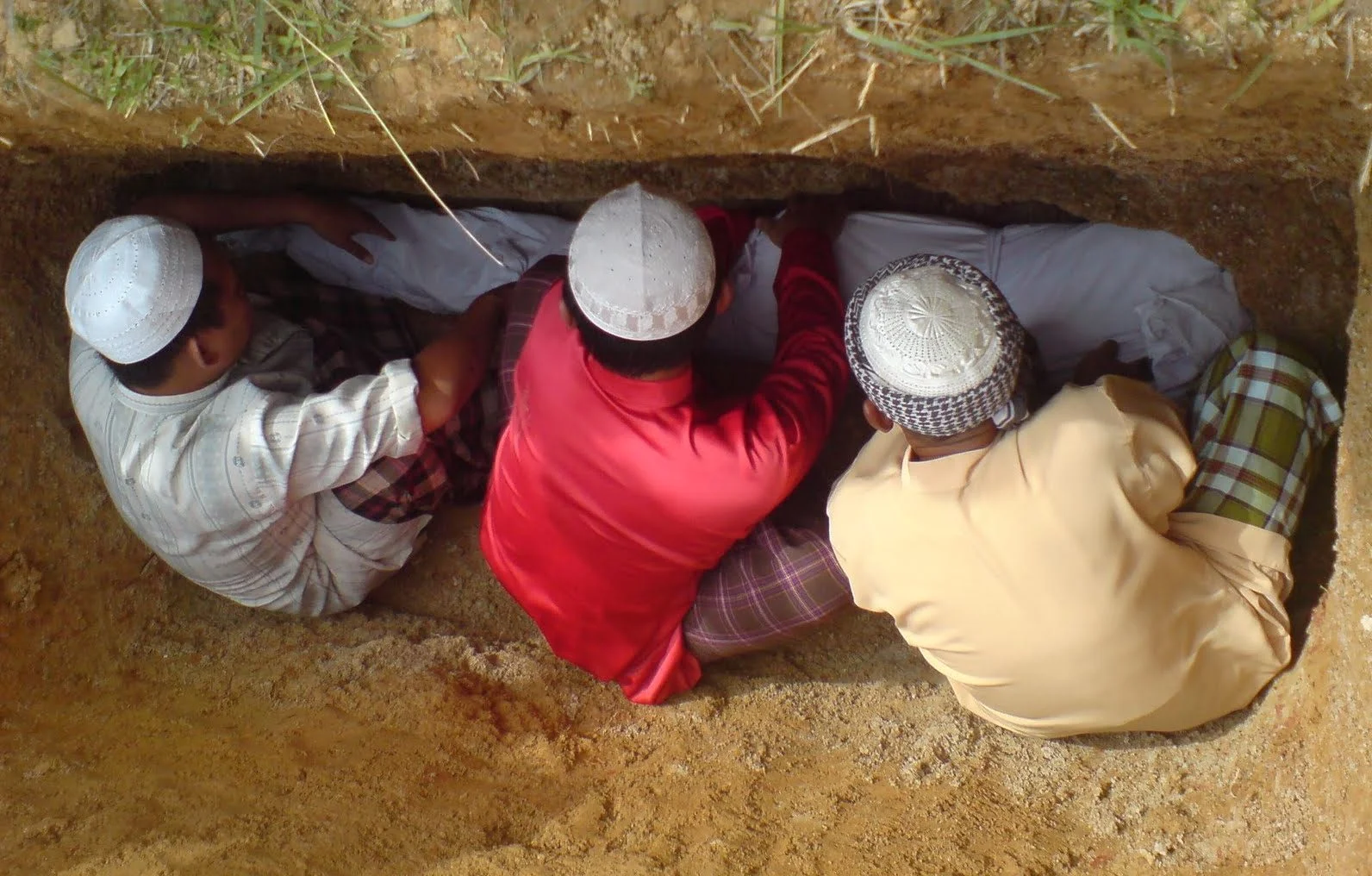 MERINDING! Beginilah Keadaan Jenazah di Alam Kubur