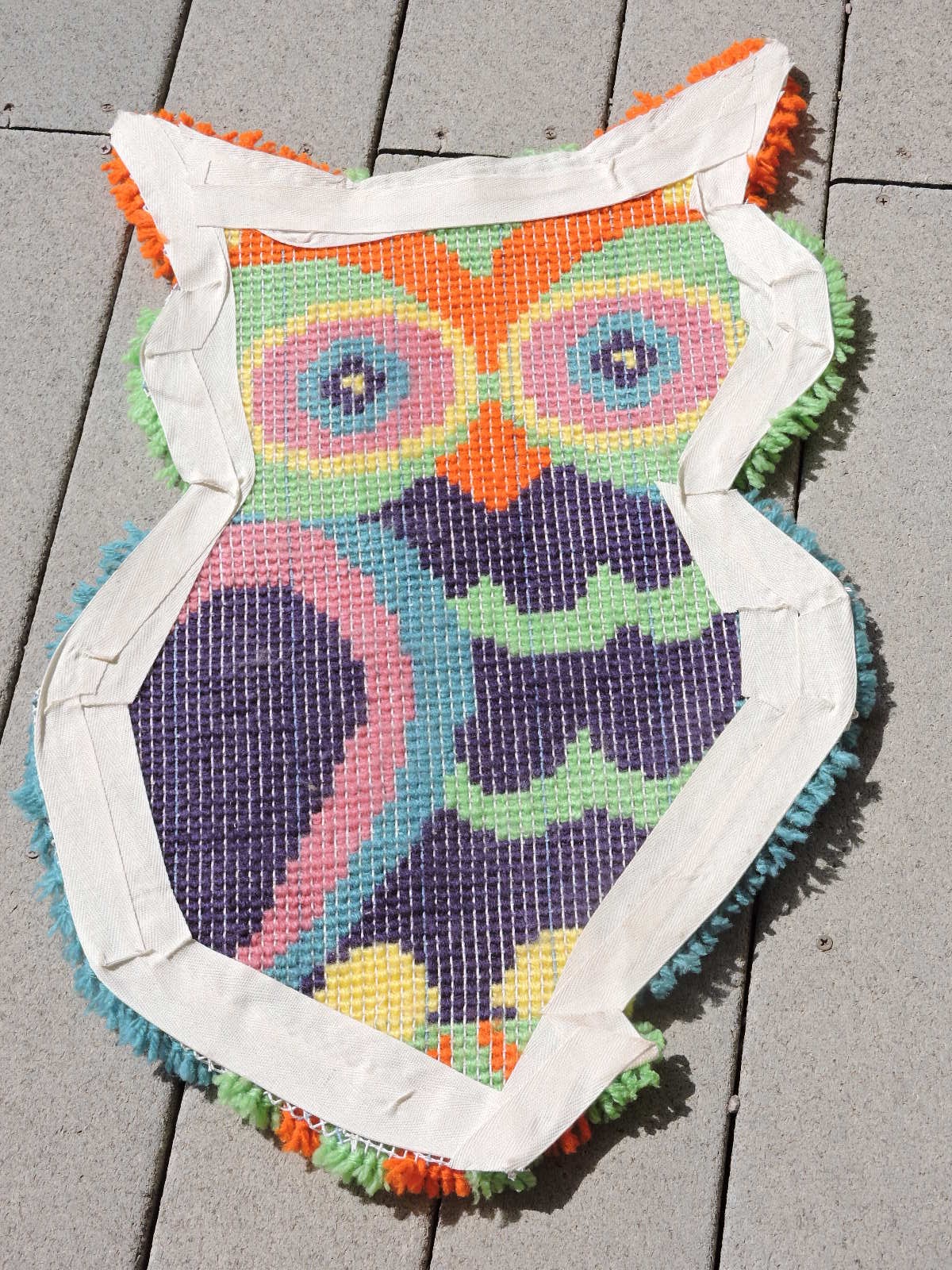 Frazzle Frenzy Graph N' Latch Owl Rug Kit