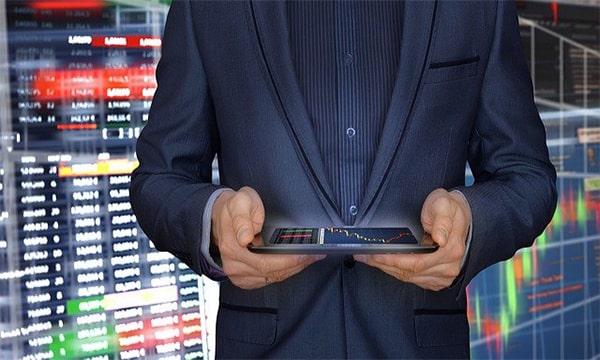 Trading Frekuensi Tinggi dan Dampaknya Trading Frekuensi Tinggi dan Dampaknya