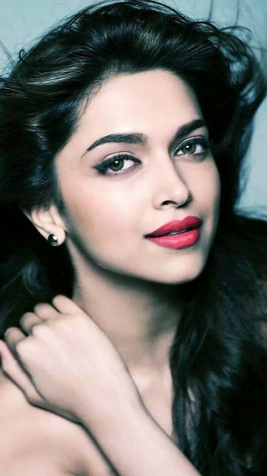 Bollywood Hot Star: Deepika Padukone hot and sexy 