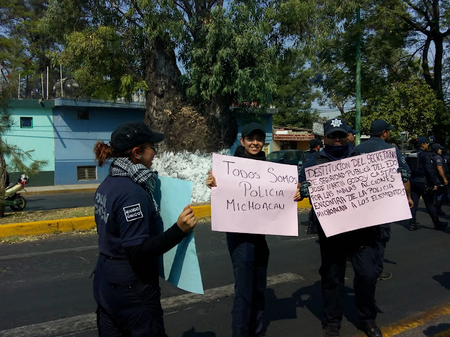 Hubo un primer acercamiento con los policías que demandan pago de prestaciones y condiciones justas de trabajo. Se deslindaron los policías de bloqueos carreteros y quemas de unidades en la Meseta P'urhépecha.