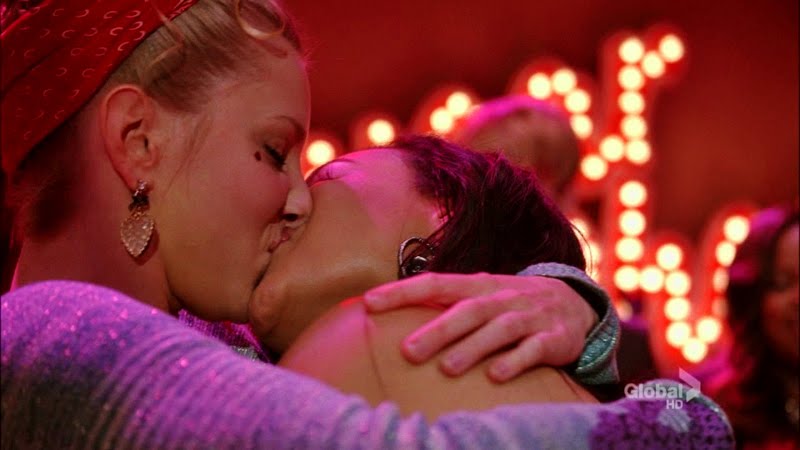 Lesbians Kissing Rubbing