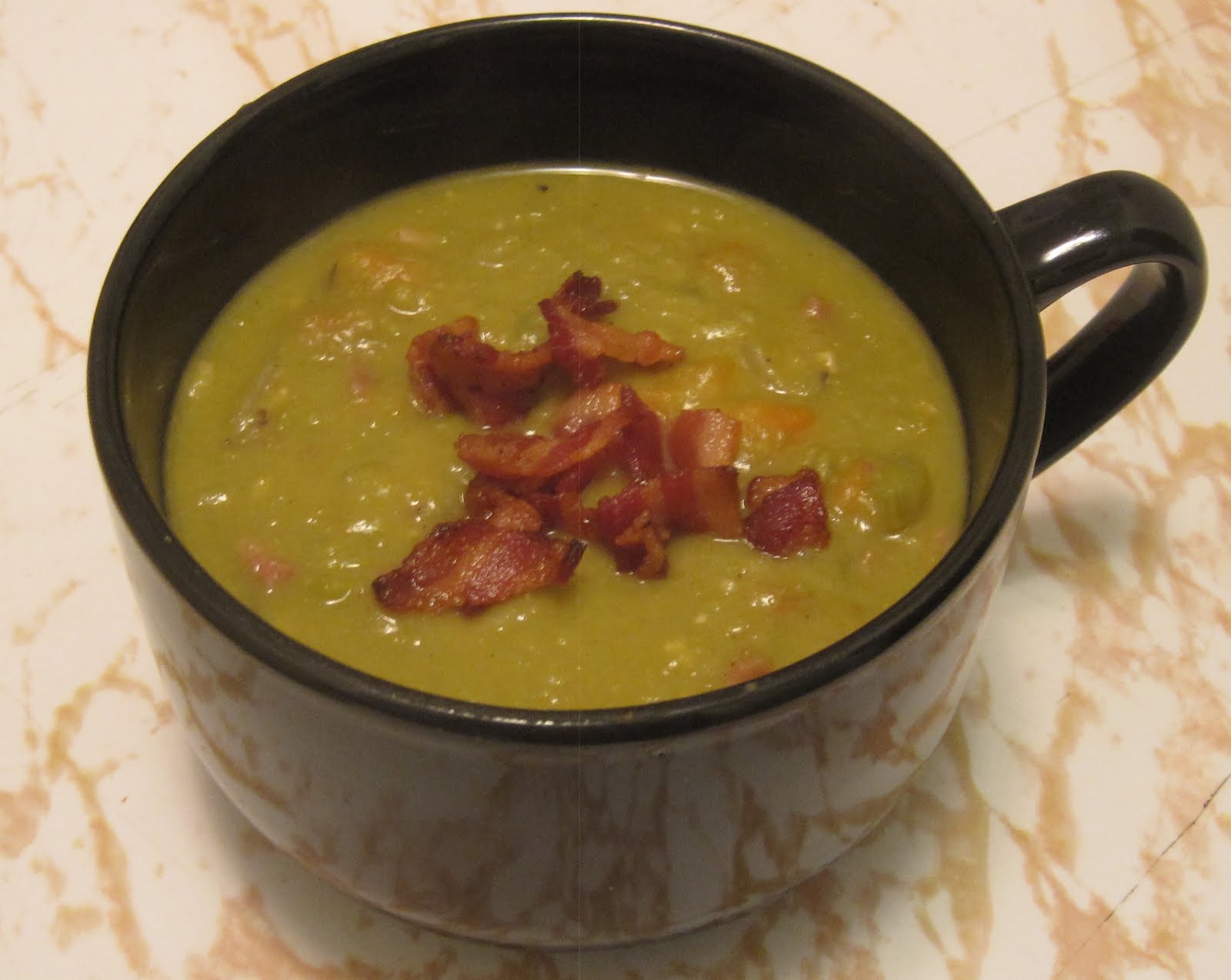 Гороховый суп с копченостями в мультиварке. Суп с копчеными ребрами в мультиварке. Гороховый суп с копченой индейкой. Гороховый суп со свиными ребрышками. Гороховый суп с копченостями ребрышками в мультиварке.