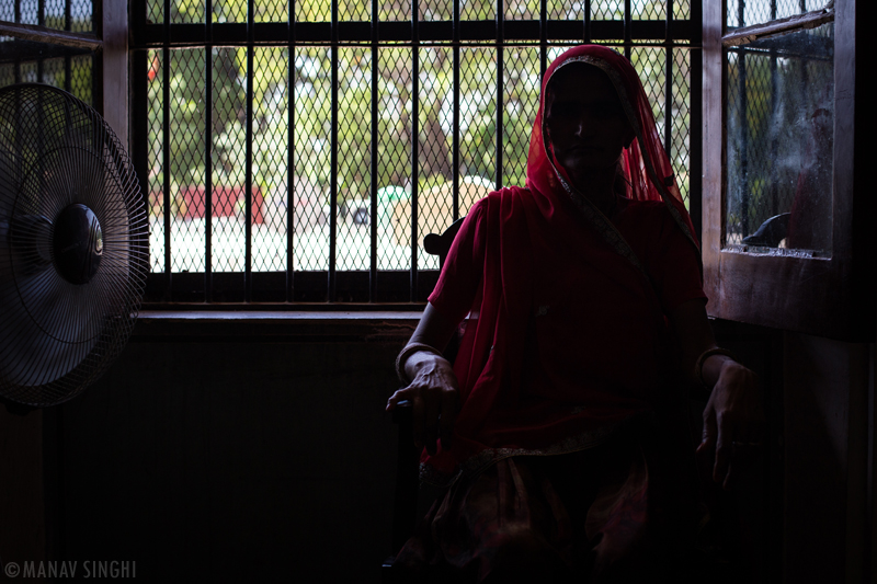 Lady Security Guard at Albert Hall she was in traditional Rajasthani Dress Lehnga and Odhini and I liked the Reds. . .