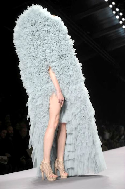 FadedWindmills-new post-latestpost-fbloggers-fashion-bblogger-beauty-lbloggers-lifestyle-art-high fashion-avand garde- cutting edge-hautecouture-Viktor&Rolf-springsummer-collection-fashion archives-tulle ball gowns- silhouette-high concept.