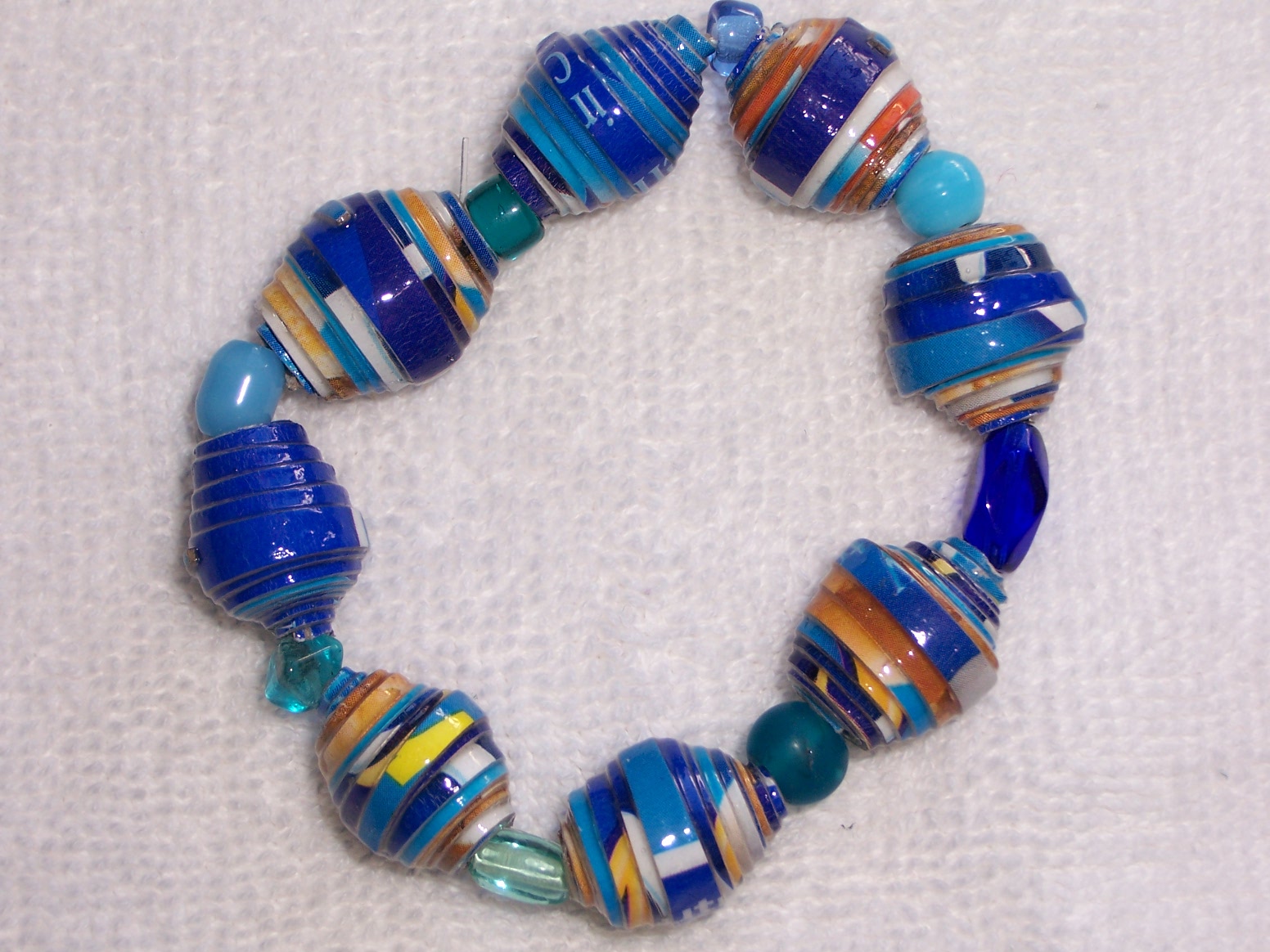 annemadethis: Making Paper Beads