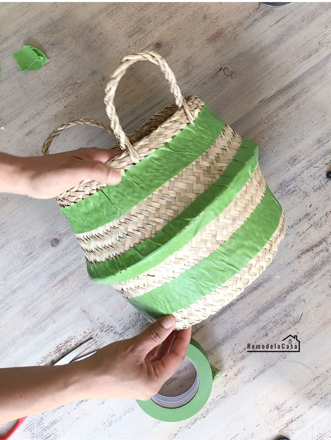 DIY Painted Seagrass Belly Baskets Remodelando la Casa