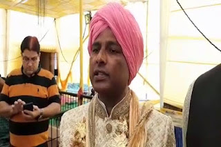 जनता कर्फ्यू को सफल बनाने के लिए अकेले ही शादी के लिए निकल पड़ा दूल्हा जनता कर्फ्यू को सफल बनाने के लिए अकेले ही शादी के लिए निकल पड़ा दूल्हा