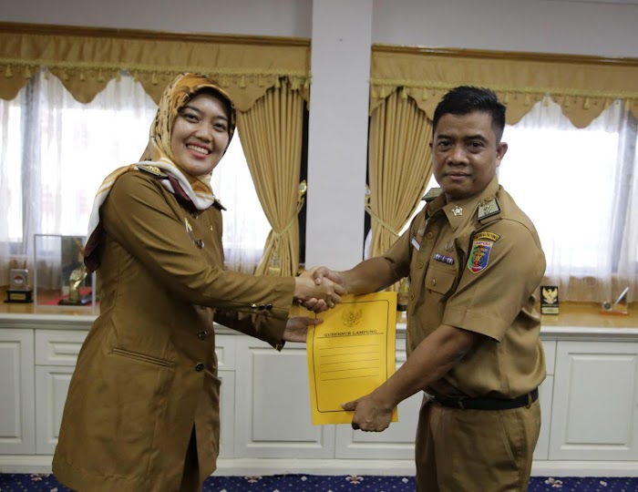 Wagub Chusnunia Serahkan SK Pelaksana Tugas 7 Kadis dan Karo, Gubernur Arinal Berpesan Terus Jaga Semangat Bekerja