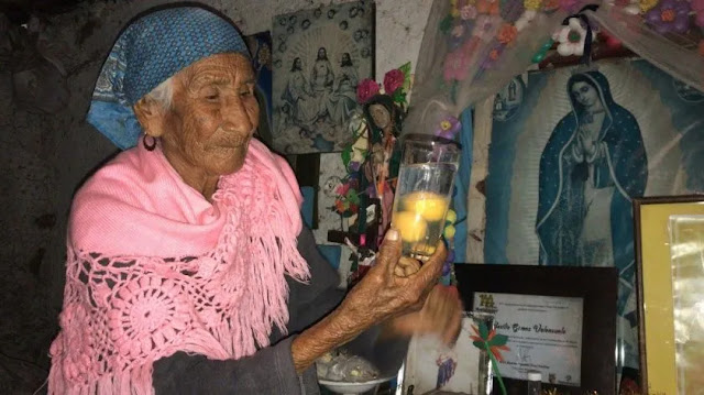 A sus casi 100 años de edad es la última curandera mayo