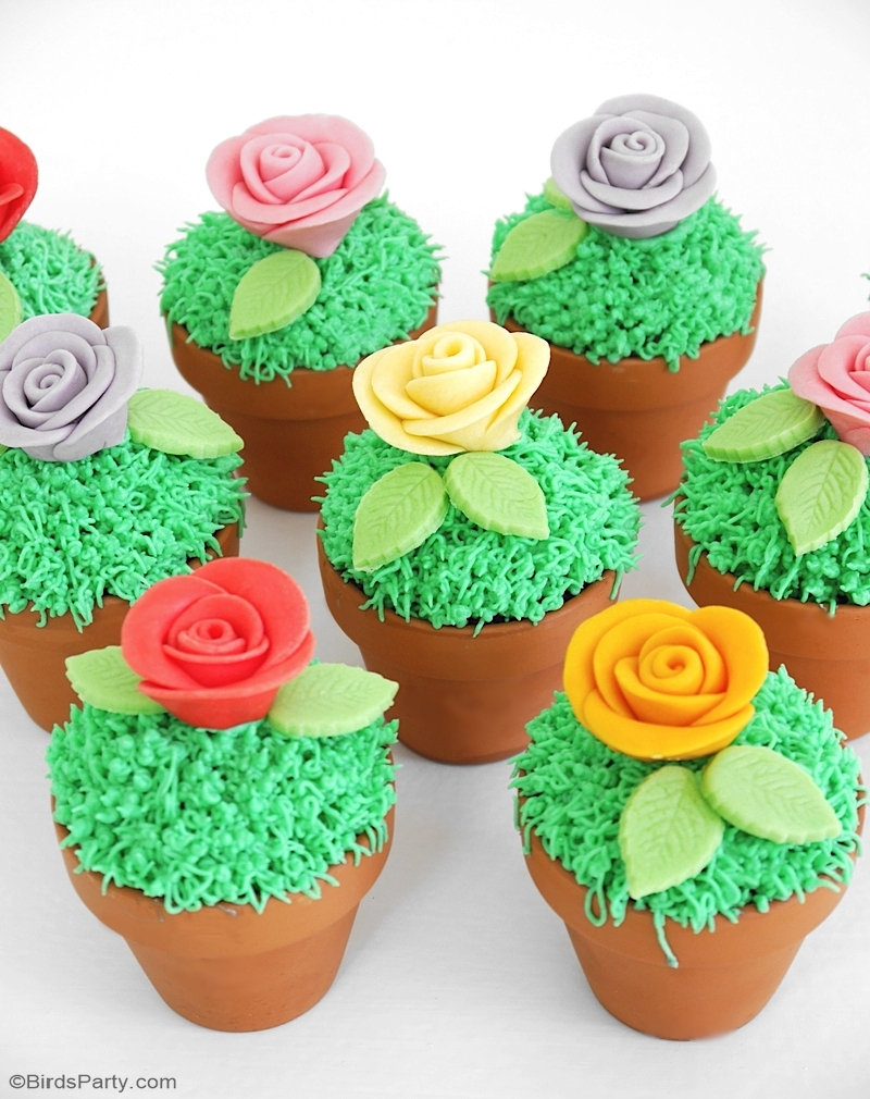 Flowerpot Chocolate Chip Cupcakes with Sugar Paste Flowers - delicious cupcakes for a wedding, bridal or baby shower, Easter, Spring or garden party! by BirdsParty.com @BirdsParty #flowerpot #cupcakes #edibleflowers #spring #easter #eastercupcakes #springrecipes #recipes #mothersday #weddingcupcakes #bridalshower #babyshower