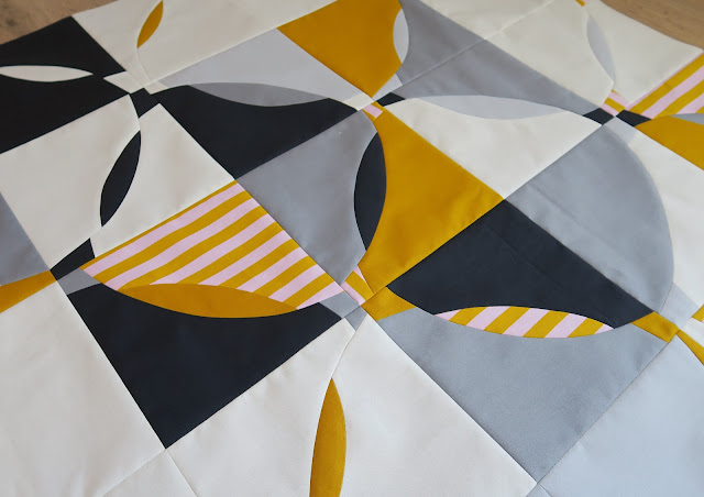 Luna Lovequilts - Improv curve quilt - Top finished