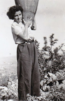 לאה פריזנט, חברת ארגון לח"י, שנהרגה במלחמת העצמאות ב-25 ביולי 1948. היא נהרגה בירושלים, כשנפלה הייתה בת 18 וחצי. כינו אותה "אריאלה" במחתרת  