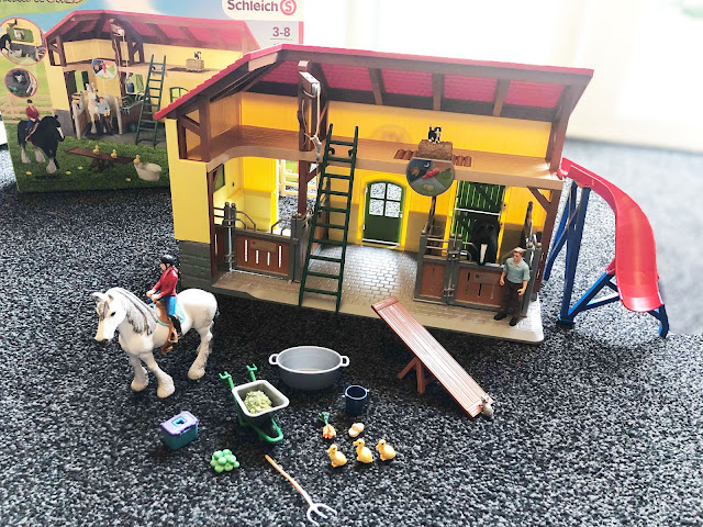 Schleich Farm World Horse Stable Review