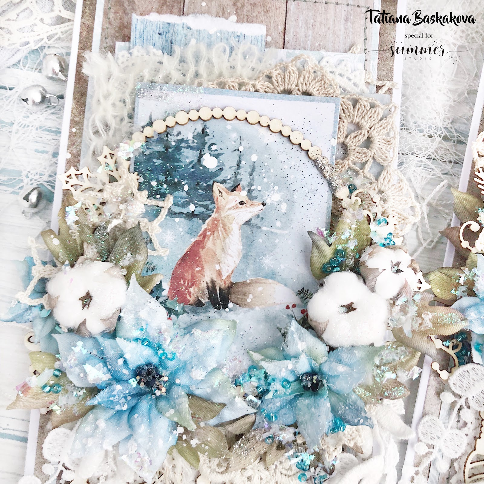 зимнее украшение торта. открытка скрапбукинг зимнее вдохновение. с днем рождения в зимнем стиле. стильные зимние открытки. открытка с днем рождения зимняя тематика.