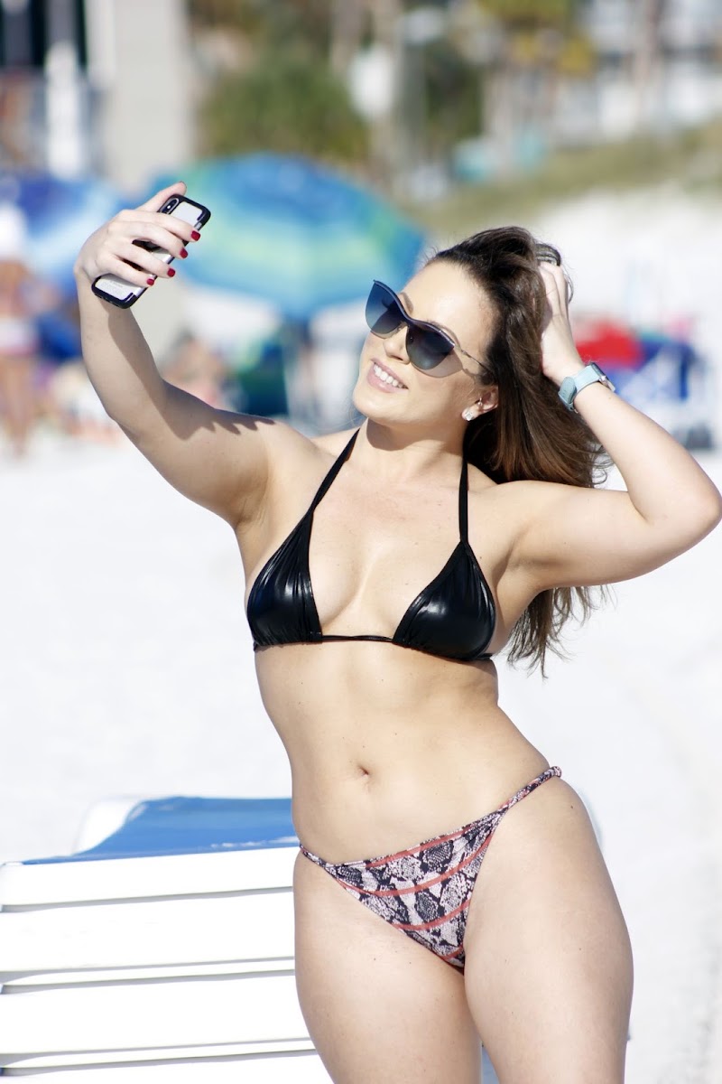 Carmen Valentina Clicked At Miami Beach in Bikini 31 Oct-2019