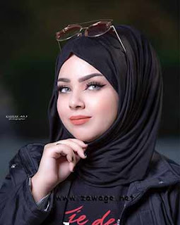 الفتيات يتحدثن الفتيات يتحدثن
